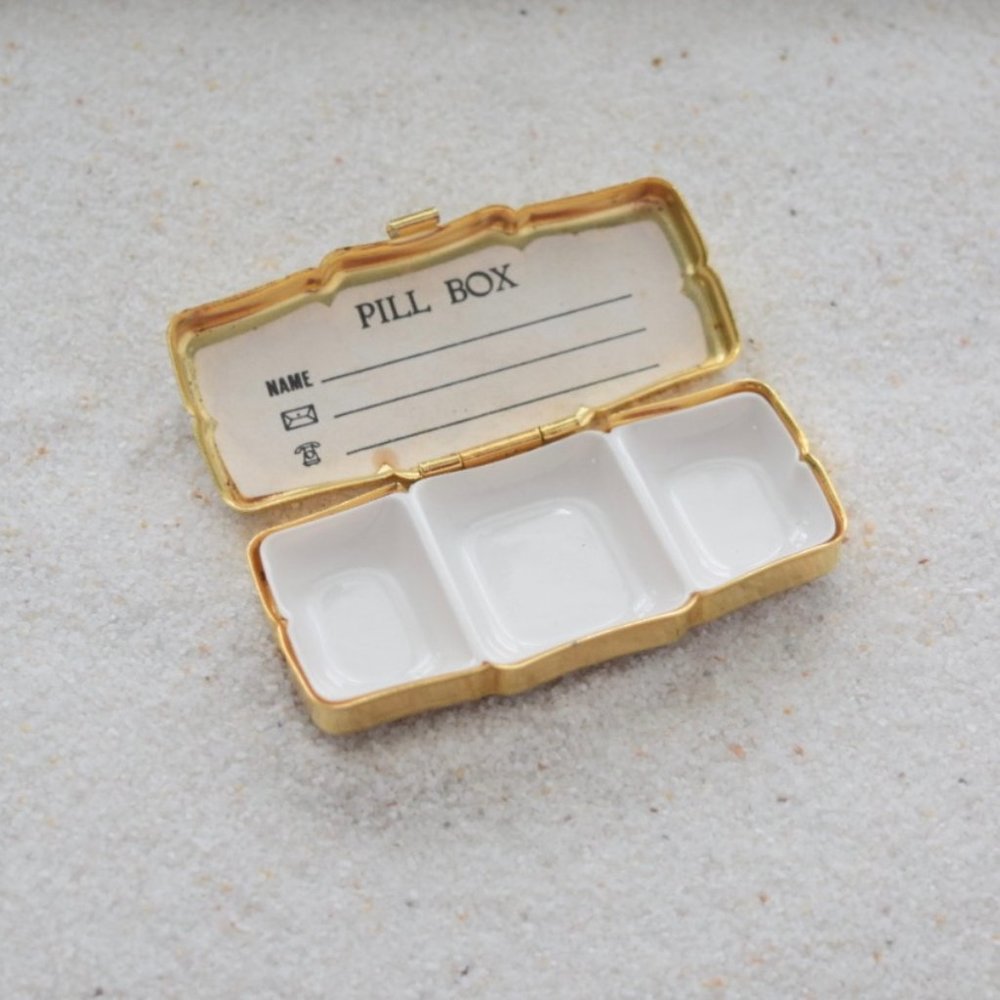 Vintage 60's Pill Box - Picture 2 of 3